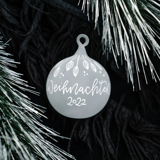 Sandgestrahlte Weihnachtskugel - individuell beschriftet