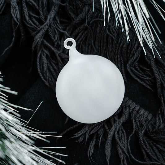 Sandgestrahlte Weihnachtskugel - mundgeblasenes Unikat