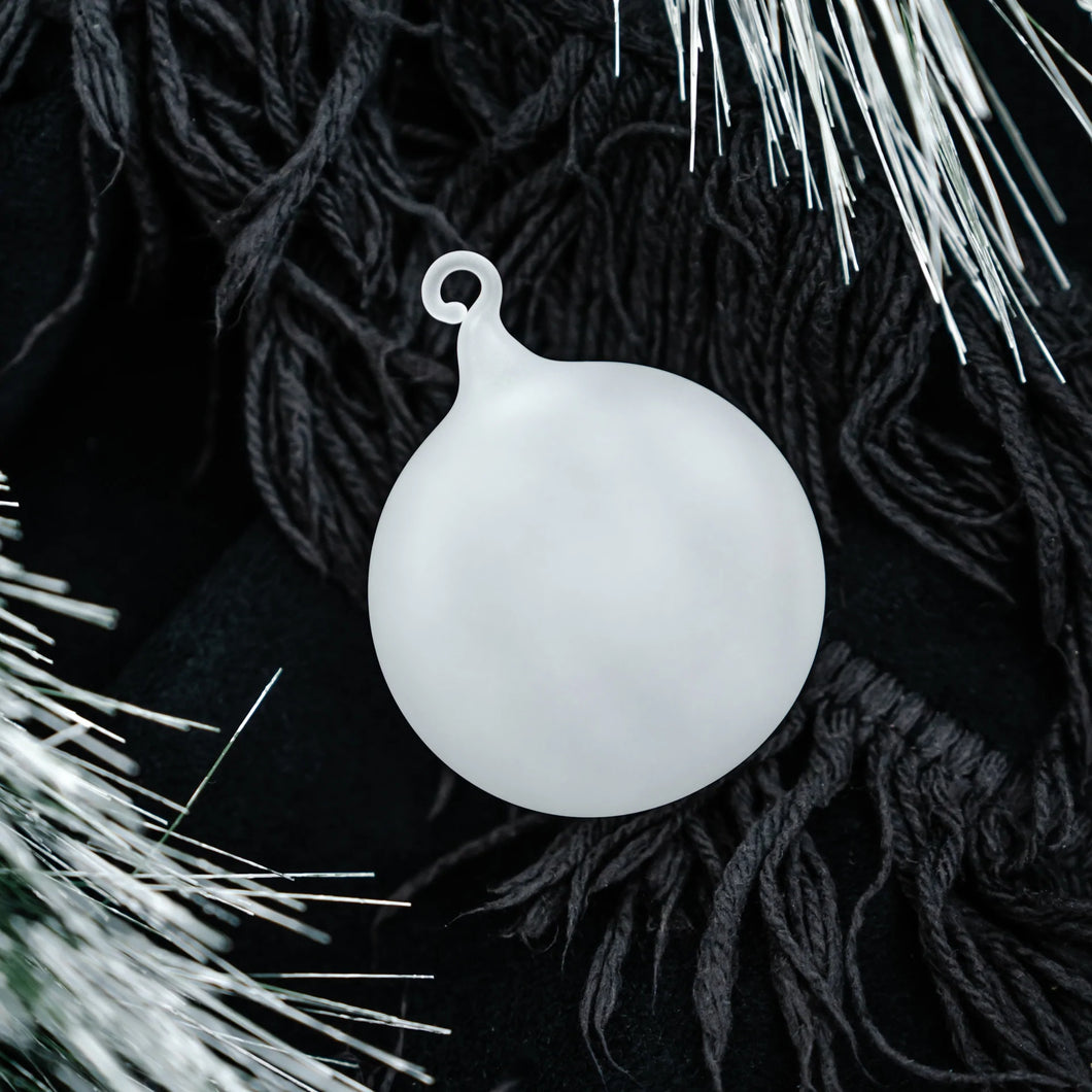 Sandgestrahlte Weihnachtskugel - individuell beschriftet